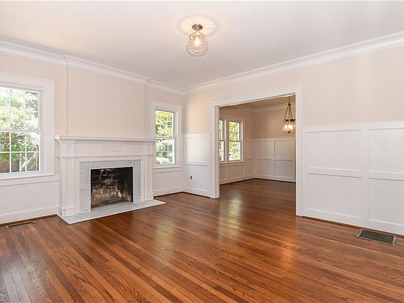 3rd image of 2001 Fernwood Dr