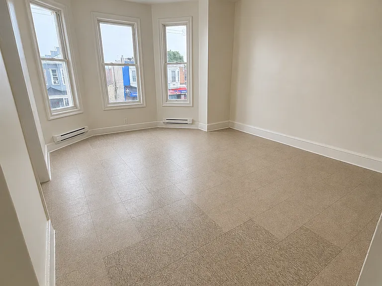 729 W Butler St #2 — Photo 5