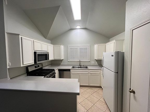 2nd image of 12326 Shropshire Blvd