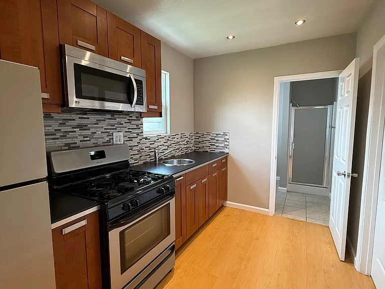 815 N Sparks St — Photo 3