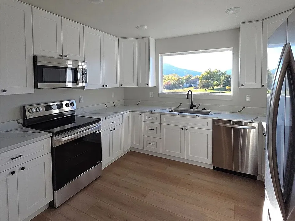 819 9th Ave W