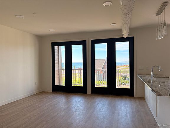 3rd image of 2401 N Lakeshore Blvd Unit 10