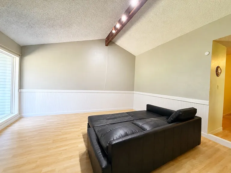 716 Parkway Ct NE — Photo 10