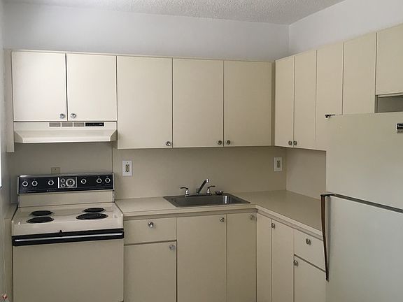 3rd image of 835 Tequesta St APT 6