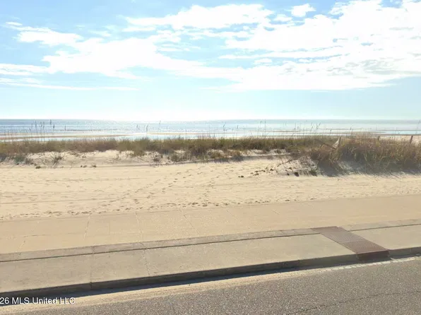 425 N Beach Blvd, Waveland, MS 39576