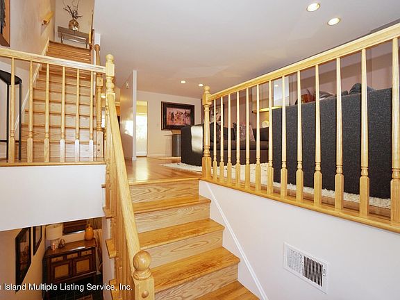 3rd image of 250 Grasmere Dr