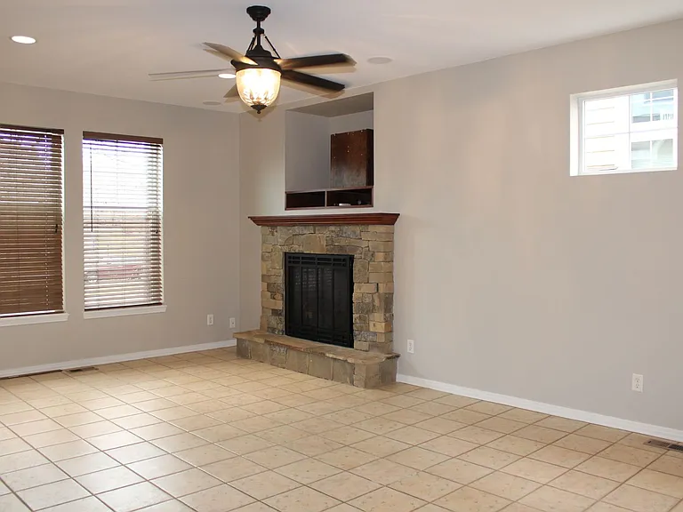 5250 Corbett Dr — Photo 2