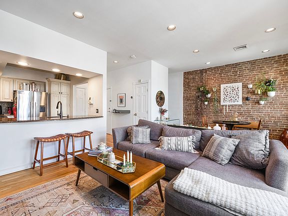 4th image of 1125 Washington St #7