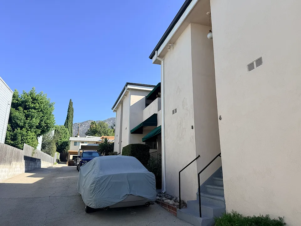 3055 Foothill Blvd #8