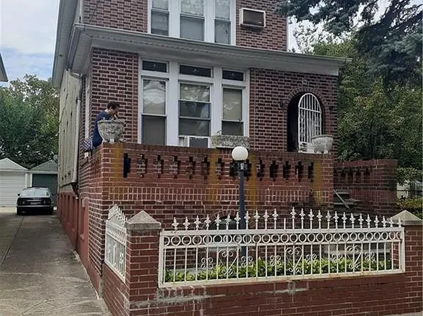 664 E 49th St, Brooklyn, NY 11203