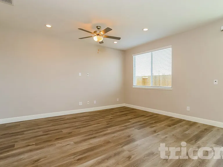 1232 Victorian St — Photo 3