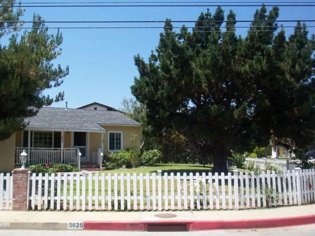 3 bed, 1300 sqft, $5,300 — Photo 2