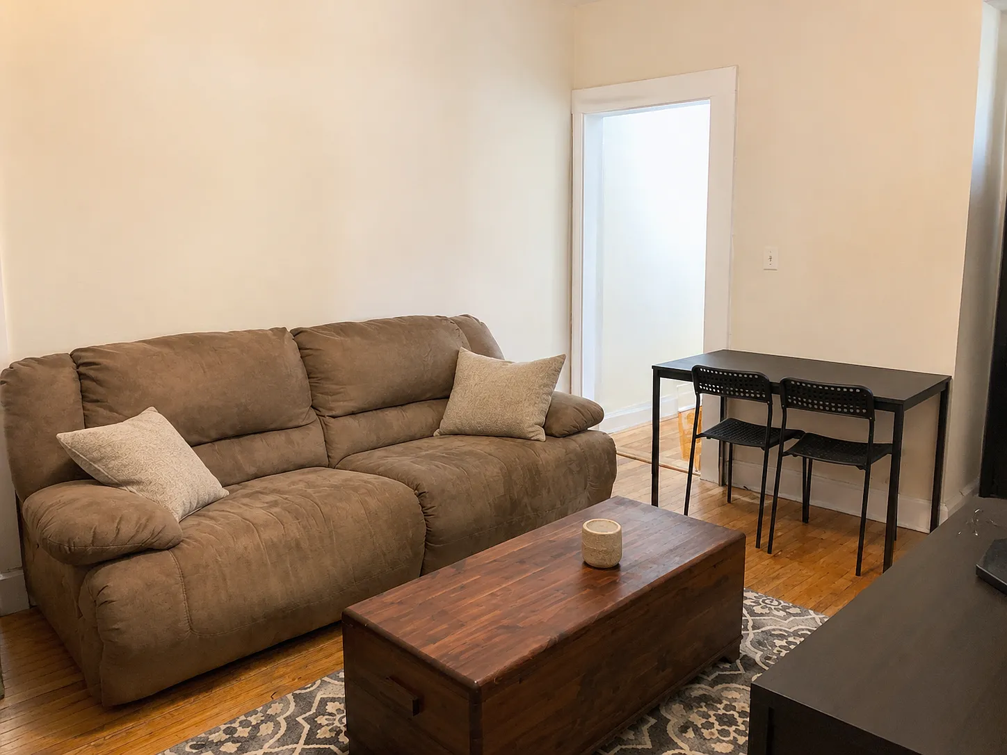 2 bed, 700 sqft, $2,950 — Photo 4