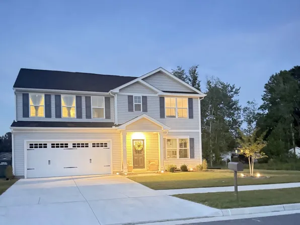 318 Pointers Dr, West Point, VA 23181