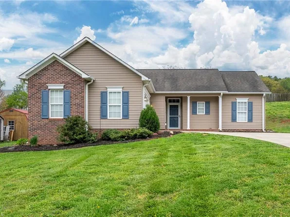 226 Ash Dr, Mocksville, NC 27028