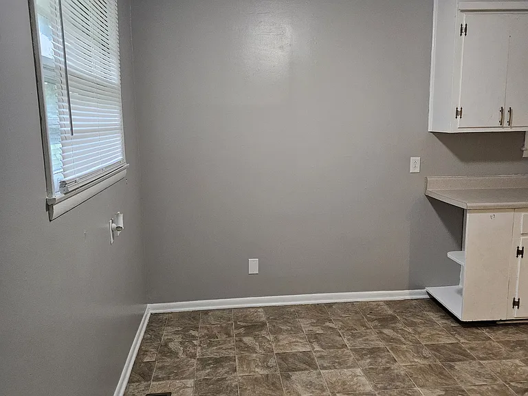 14 Fountainbleau Rd — Photo 5