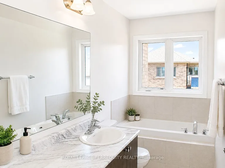 9 Lady Evelyn Cres — Photo 6