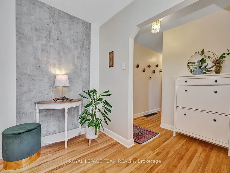 1233 Cheverton Ave — Photo 12
