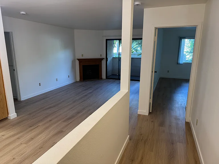 10910 Morrison St — Photo 4