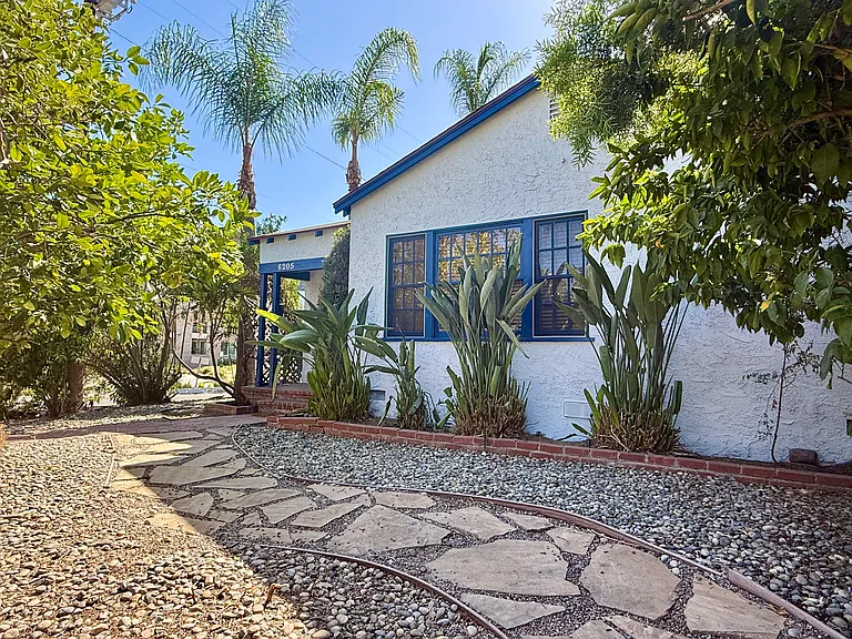 6205 Gentry Ave — Photo 1