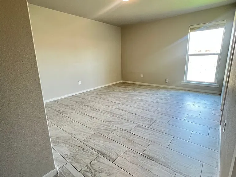 9709 Trenton Ave — Photo 5