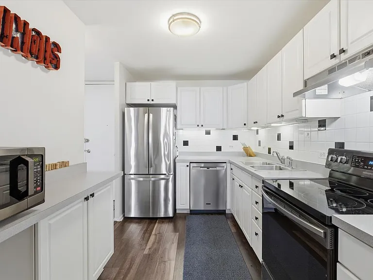 1660 N Lasalle St #707 — Photo 10