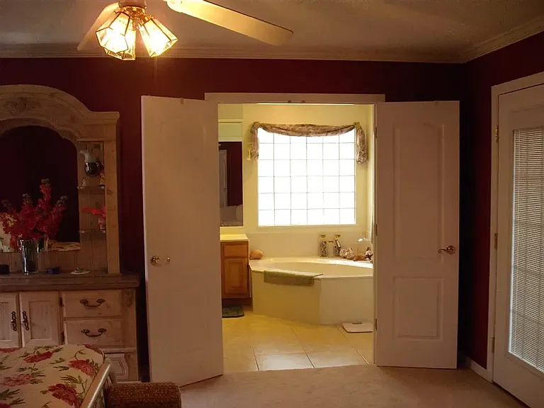 604 Mallory Dr — Photo 13