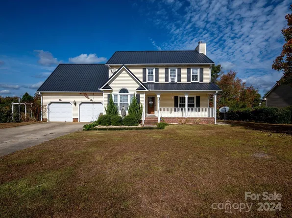 6765 Foxberry Rd, Fayetteville, NC 28314