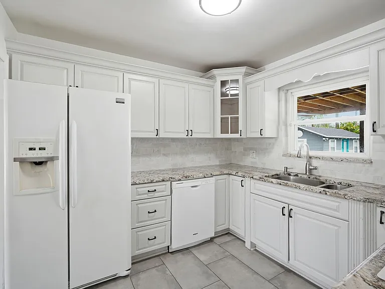 3815 W North B St — Photo 8