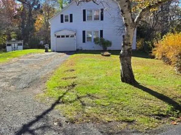 18 Pickering Lane, Troy, NY 12180