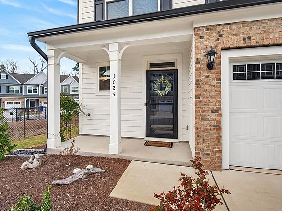 3rd image of 1024 Heartstone Way