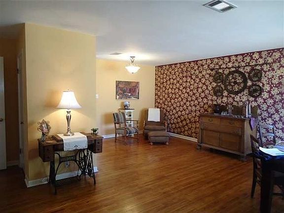 3rd image of 3385 Oakwood Ln
