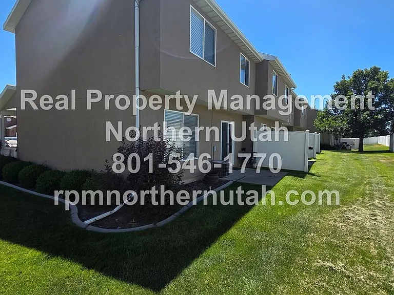 152 W 2525 N — Photo 20