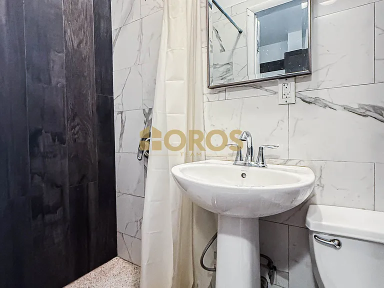 324 E 13th St #15 — Photo 7
