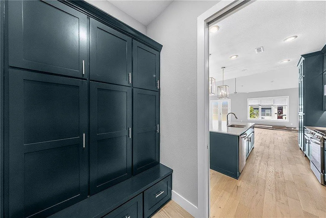 4 bed, 2379 sqft, $2,925 — Photo 4