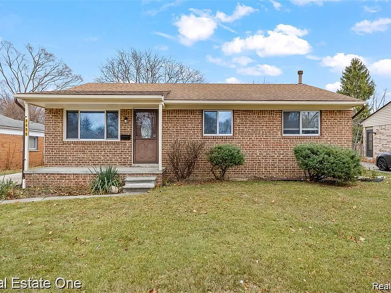 8456 Robindale St — Photo 1
