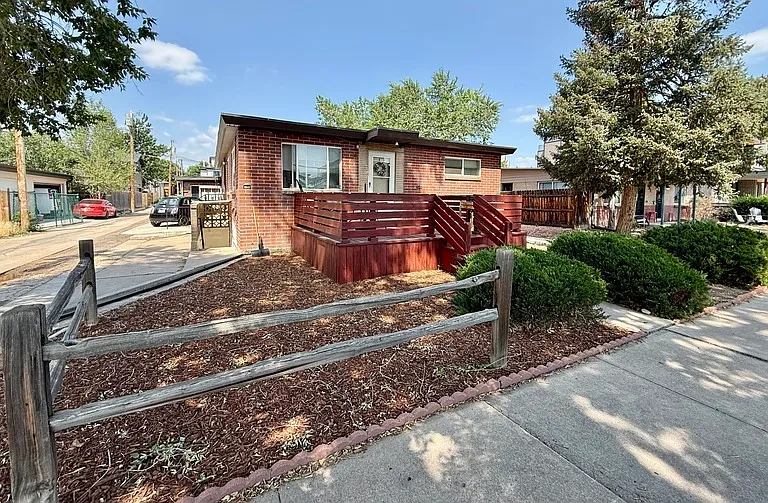 2021 N Irving St — Photo 1