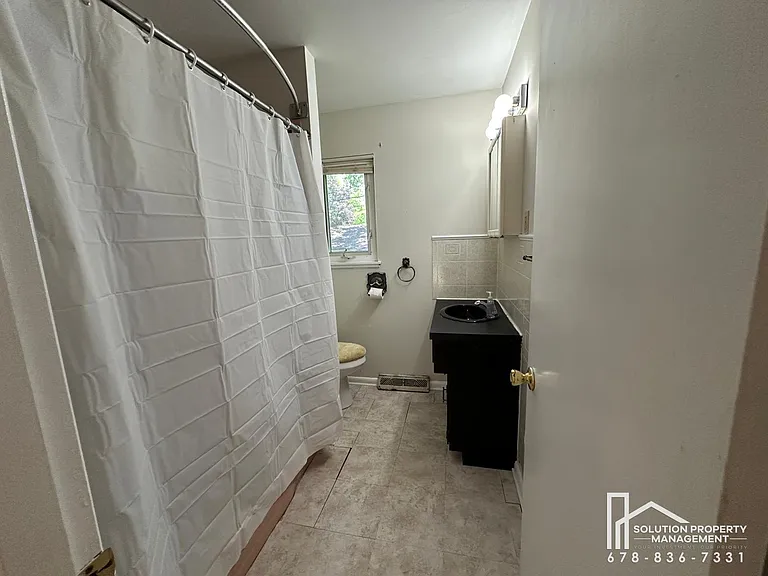 1323 Hilton Dr — Photo 8