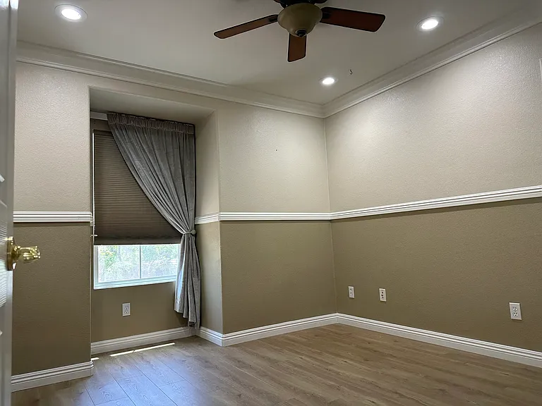 24037 Dearborn Dr — Photo 5