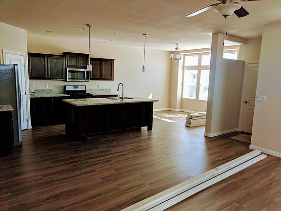 Kitchen & Dining Area