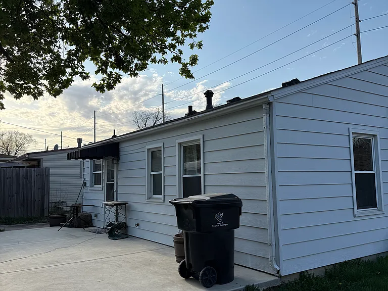 1202 W Miller St — Photo 15