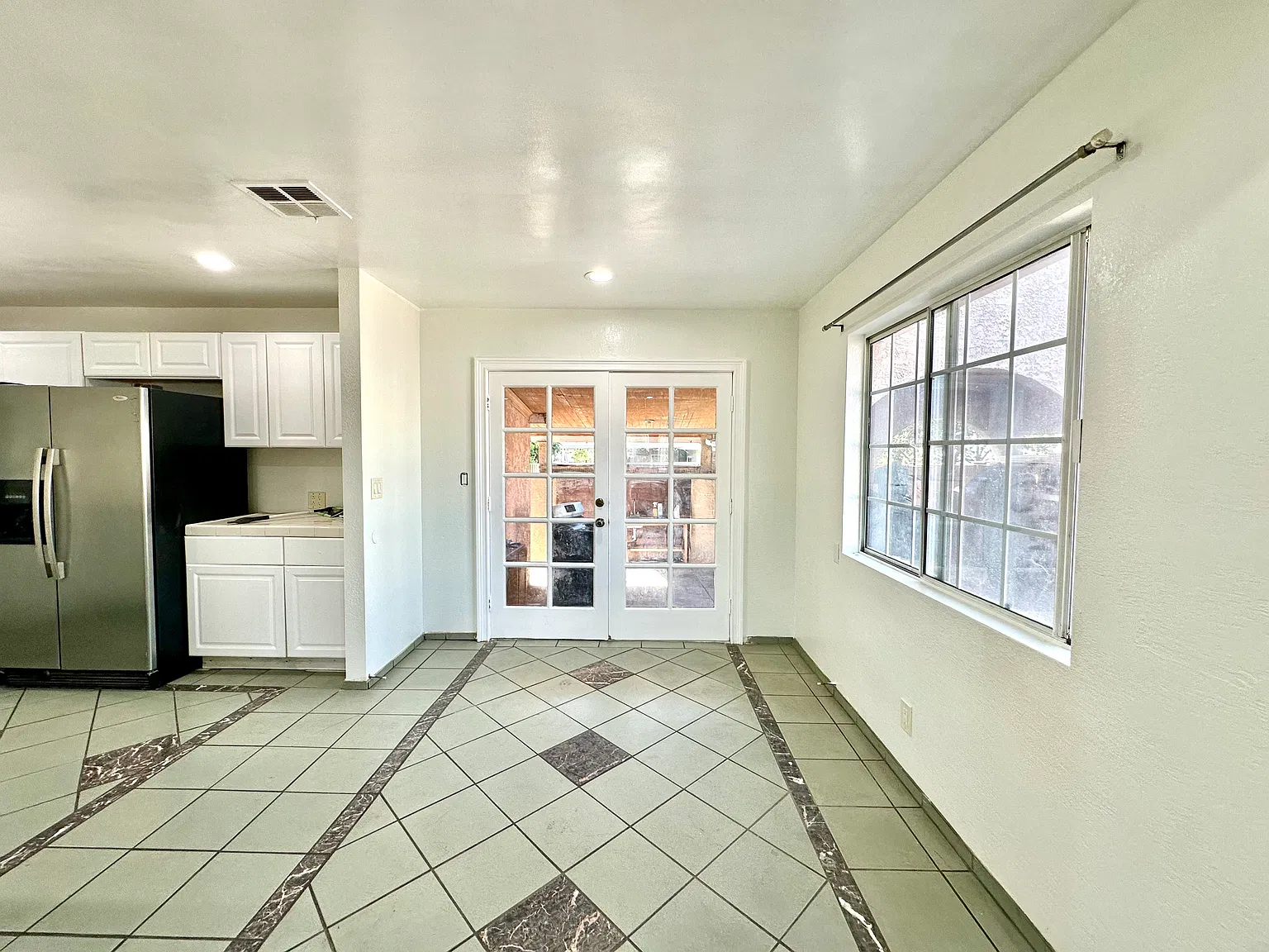 3 bed, 1266 sqft, $3,600 — Photo 4