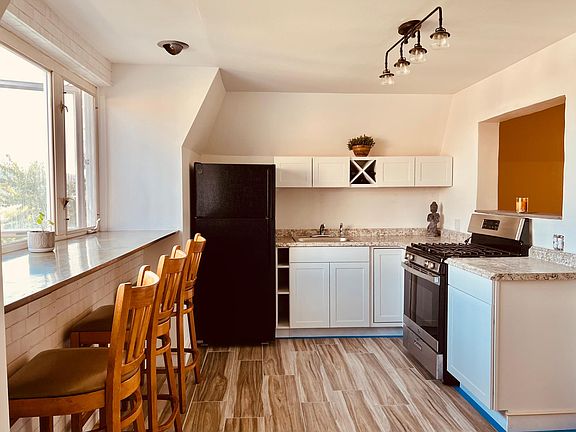 2nd image of 222 Montgomery St #4