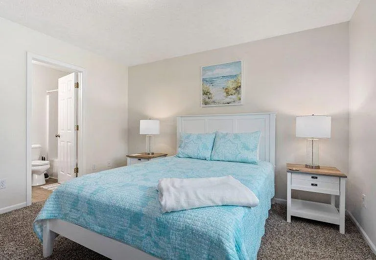 Master Bedroom with Queen Bed