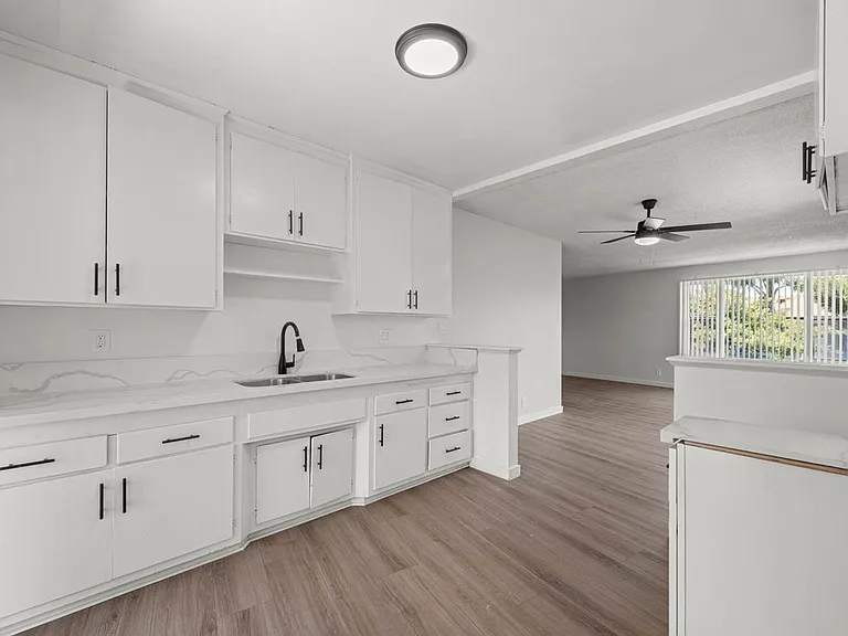 3907 Roxanne Ave #6A — Photo 1