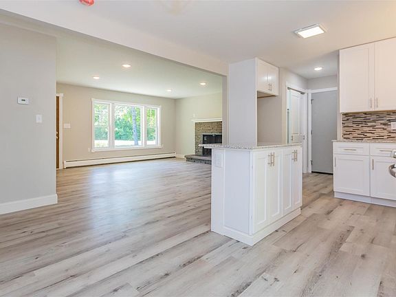 3rd image of 469 Malta Ave