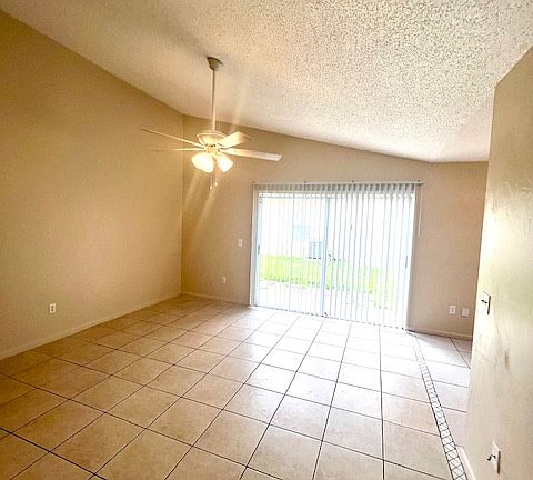 5th image of 30 Coral Reef Ct N #B