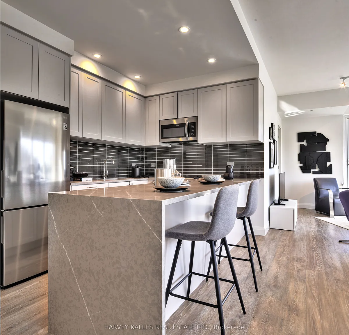 Building Photo - 71 Redpath Ave #402
