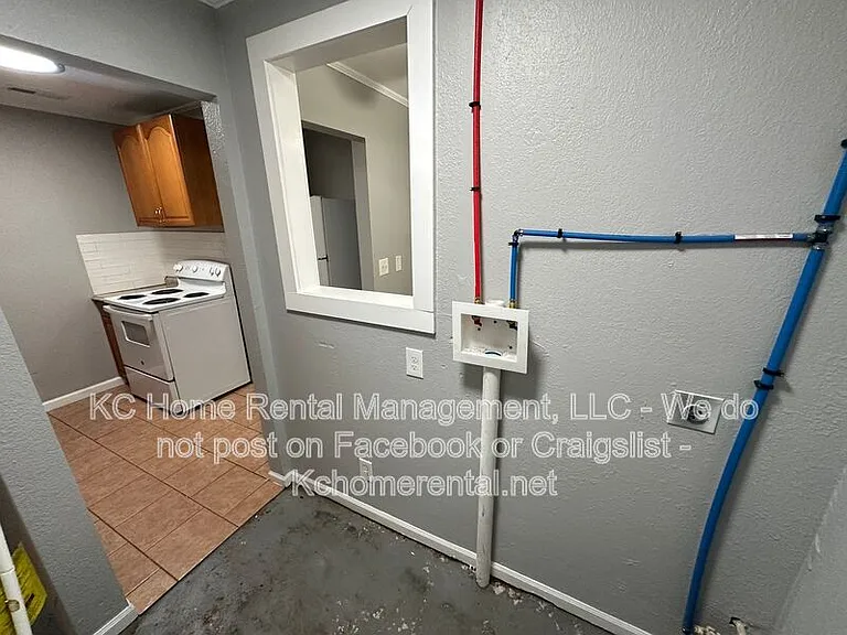8025 Park Ave — Photo 9
