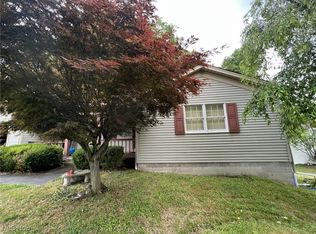 2860 Decamp Rd, Youngstown, OH 44511